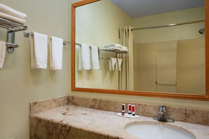 Imagen de la habitación del Hotel Days Inn By Wyndham Runnemede Philadelphia Area. Foto 11