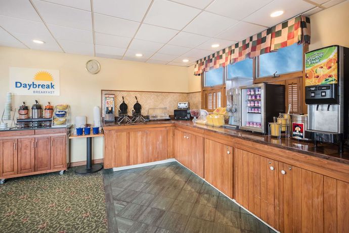 Imagen del bar/restaurante del Hotel Days Inn By Wyndham Rutland/killington Area. Foto 4