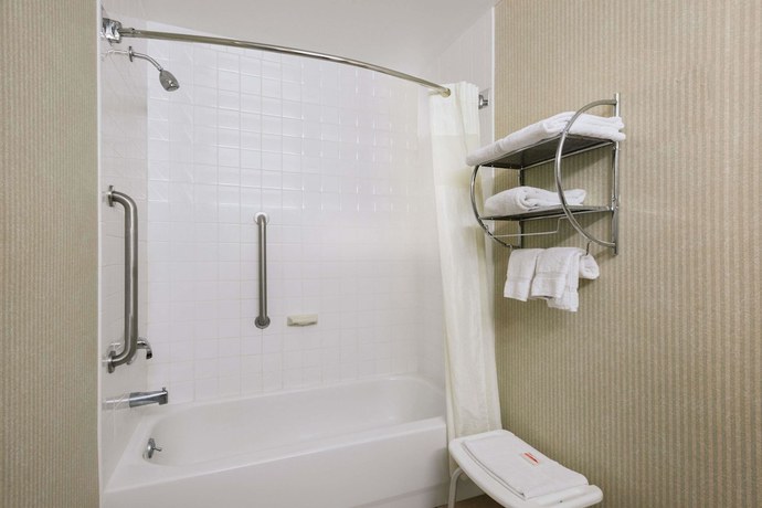 Imagen de la habitación del Hotel Days Inn By Wyndham Rutland/killington Area. Foto 8