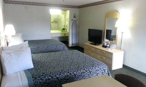 Imagen de la habitación del Hotel Days Inn By Wyndham San Antonio Near Fiesta Park. Foto 14