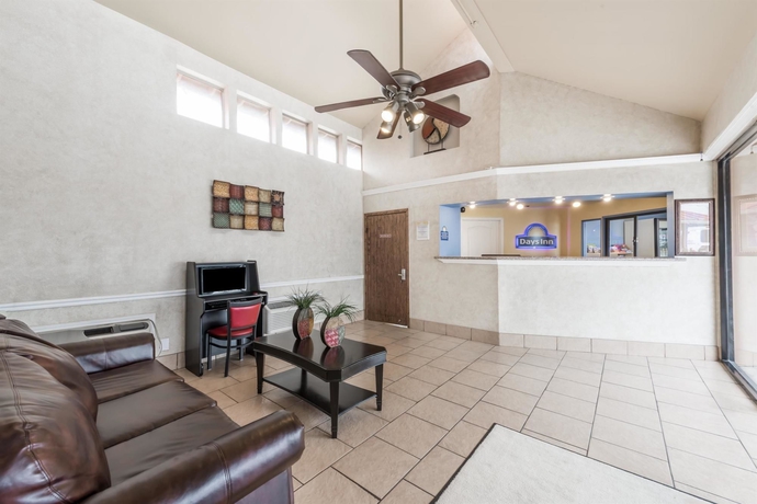 Imagen de los interiores del Hotel Days Inn By Wyndham San Antonio Splashtown/att Center. Foto 11