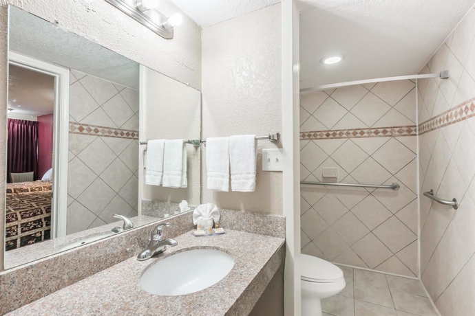 Imagen de la habitación del Hotel Days Inn By Wyndham San Antonio Splashtown/att Center. Foto 6