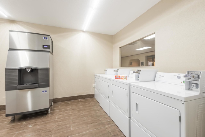 Imagen de los interiores del Hotel Days Inn By Wyndham San Antonio Splashtown/att Center. Foto 12