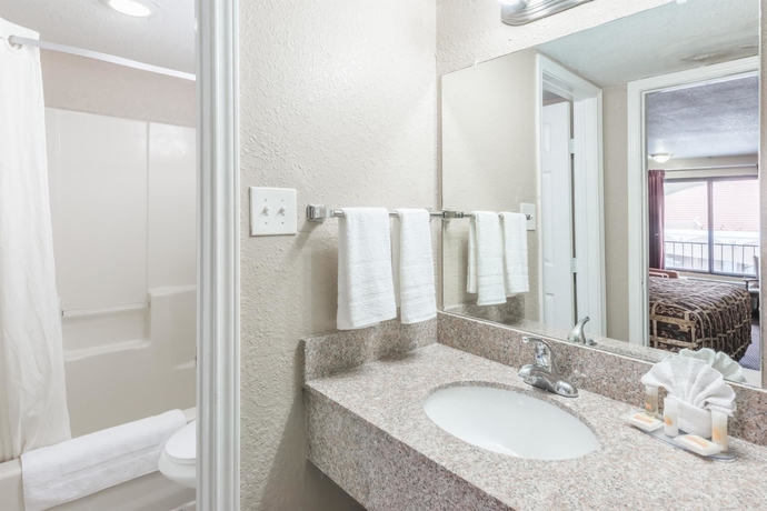 Imagen de la habitación del Hotel Days Inn By Wyndham San Antonio Splashtown/att Center. Foto 10