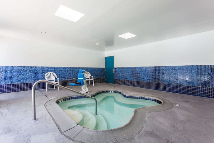 Imagen de la piscina del Hotel Days Inn By Wyndham San Diego-east/el Cajon. Foto 18