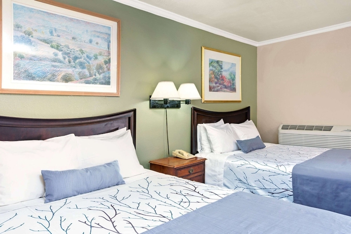 Imagen de la habitación del Hotel Days Inn By Wyndham San Jose. Foto 12