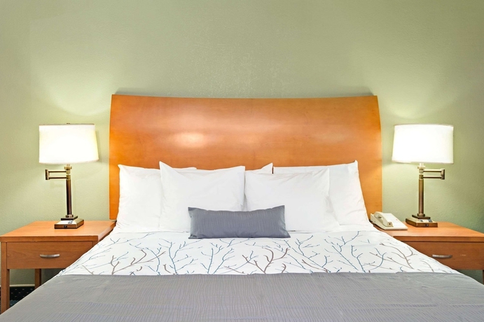 Imagen de la habitación del Hotel Days Inn By Wyndham San Jose. Foto 15