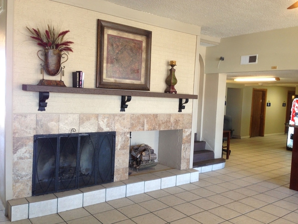 Imagen del bar/restaurante del Hotel Days Inn By Wyndham Santa Fe New Mexico. Foto 2