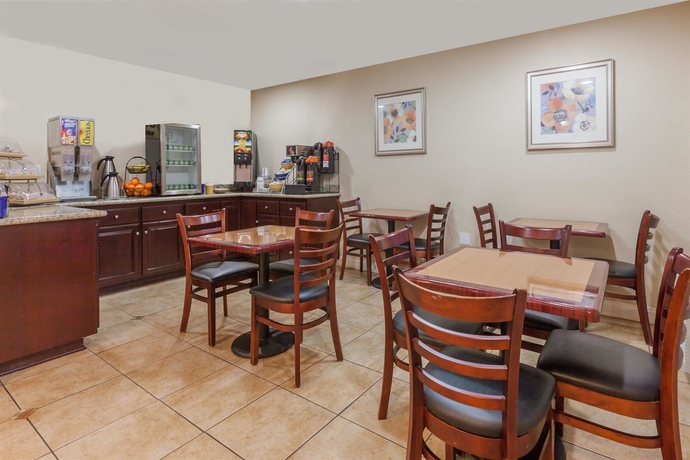 Imagen del bar/restaurante del Hotel Days Inn By Wyndham Santa Maria. Foto 3