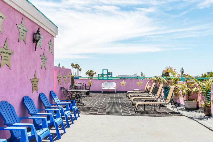 Imagen de los exteriores del Hotel Days Inn By Wyndham Santa Monica. Foto 7