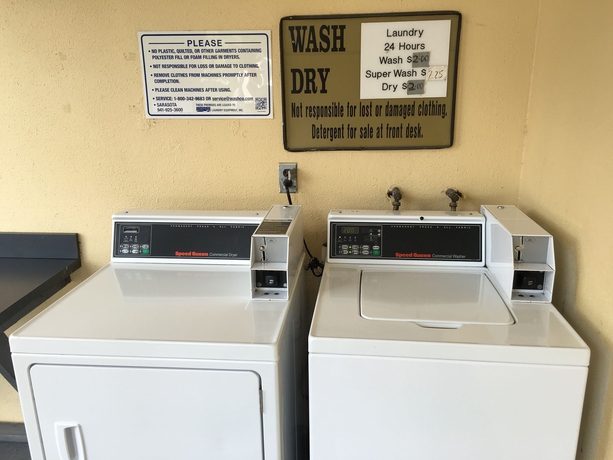Imagen de los interiores del Hotel Days Inn By Wyndham Sarasota Bay. Foto 9