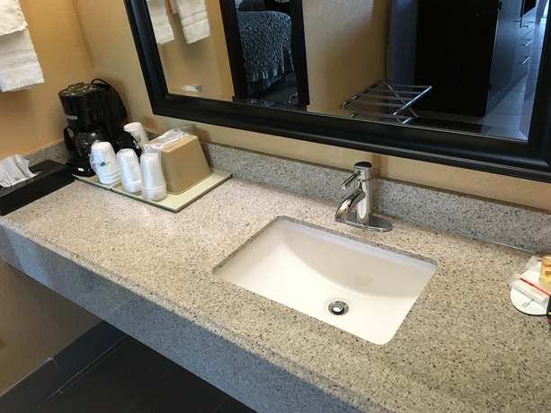 Imagen de la habitación del Hotel Days Inn By Wyndham Sarasota Bay. Foto 8