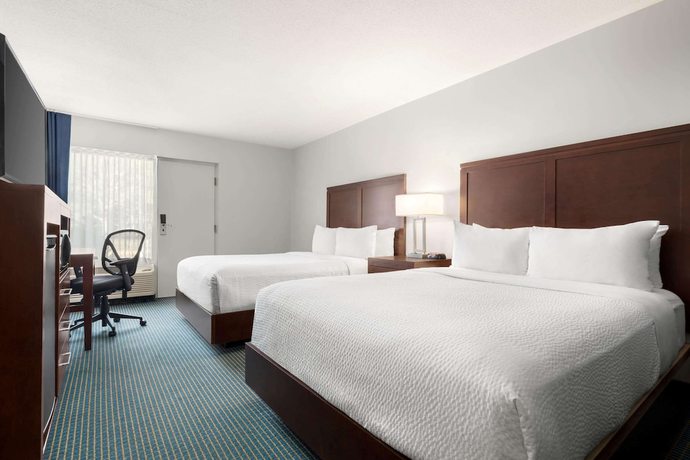 Imagen de la habitación del Hotel Days Inn By Wyndham Sarnia Harbourfront. Foto 3