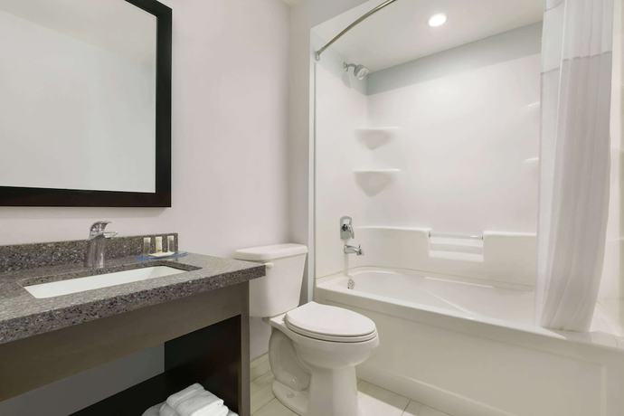 Imagen de la habitación del Hotel Days Inn By Wyndham Sarnia Harbourfront. Foto 5