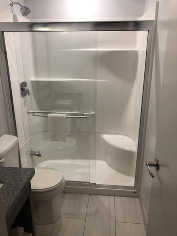 Imagen de la habitación del Hotel Days Inn By Wyndham Sarnia Harbourfront. Foto 9