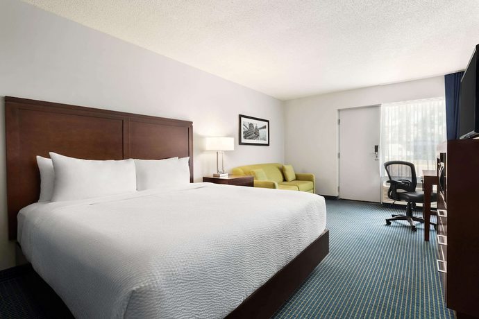 Imagen de la habitación del Hotel Days Inn By Wyndham Sarnia Harbourfront. Foto 10
