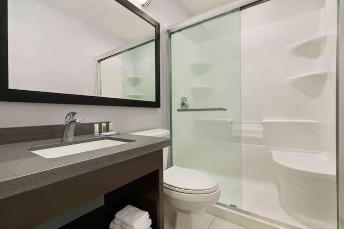 Imagen de la habitación del Hotel Days Inn By Wyndham Sarnia Harbourfront. Foto 13