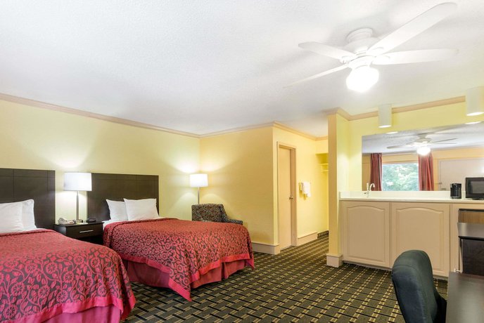 Imagen de la habitación del Hotel Days Inn By Wyndham Savannah Airport. Foto 4