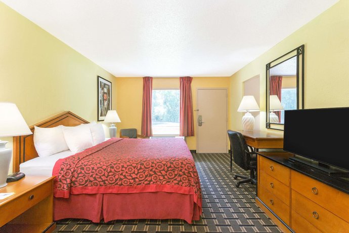 Imagen de la habitación del Hotel Days Inn By Wyndham Savannah Airport. Foto 11