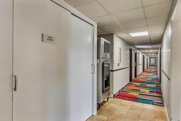 Imagen de los interiores del Hotel Days Inn By Wyndham Savannah Gateway I-95. Foto 19