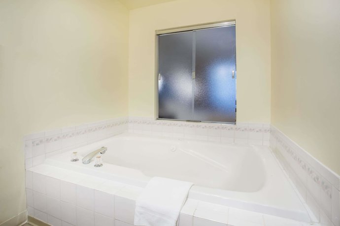 Imagen de la habitación del Hotel Days Inn By Wyndham Seattle Aurora. Foto 2