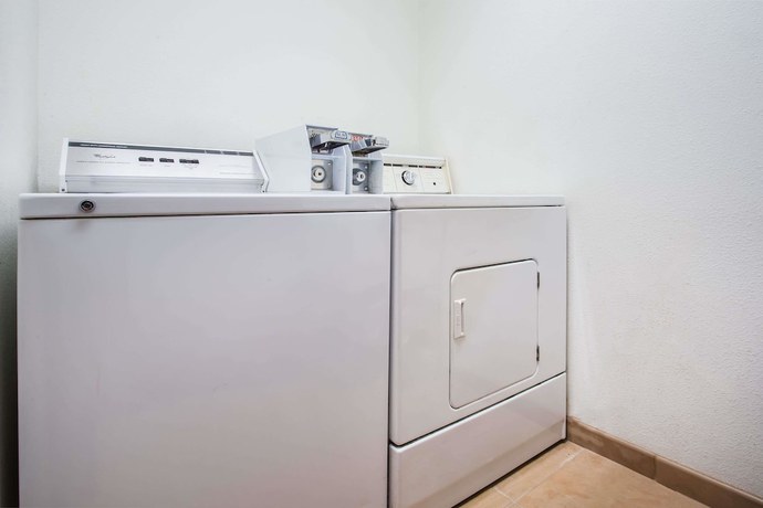 Imagen de los interiores del Hotel Days Inn By Wyndham Seattle Aurora. Foto 19