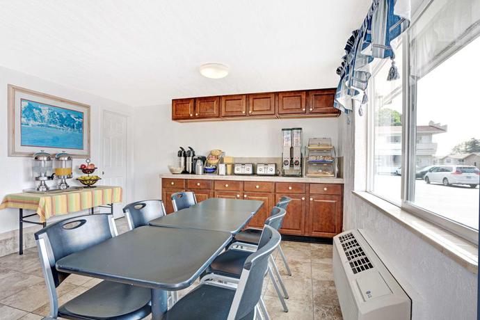 Imagen del bar/restaurante del Hotel Days Inn By Wyndham Seattle North Of Downtown. Foto 2