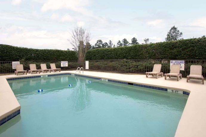Imagen de la piscina del Hotel Days Inn By Wyndham Seneca / Clemson Area. Foto 14