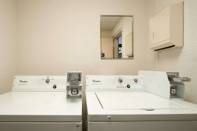 Imagen de los interiores del Hotel Days Inn By Wyndham Seneca / Clemson Area. Foto 12