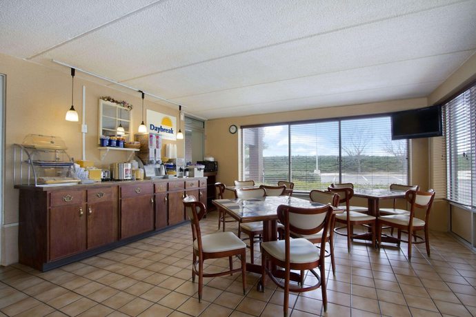 Imagen del bar/restaurante del Hotel Days Inn By Wyndham Seneca / Clemson Area. Foto 3