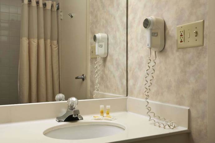 Imagen de la habitación del Hotel Days Inn By Wyndham Sidney Oh. Foto 5
