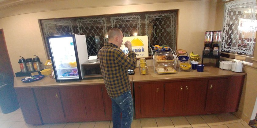 Imagen del bar/restaurante del Hotel Days Inn By Wyndham Sidney Oh. Foto 3