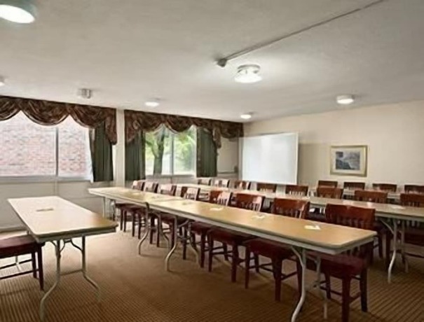 Imagen de los interiores del Hotel Days Inn By Wyndham Sidney Oh. Foto 14