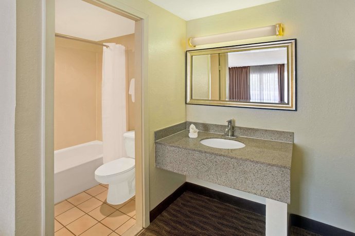 Imagen de la habitación del Hotel Days Inn By Wyndham Silver Spring. Foto 7