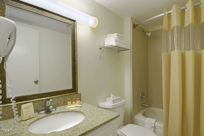 Imagen de la habitación del Hotel Days Inn By Wyndham Silver Spring. Foto 11