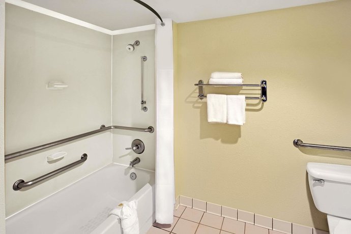 Imagen de la habitación del Hotel Days Inn By Wyndham Silver Spring. Foto 16