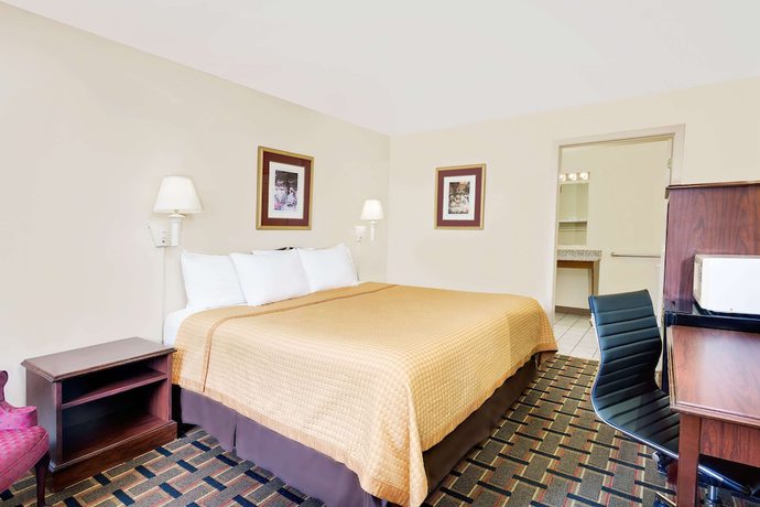 Imagen de la habitación del Hotel Days Inn By Wyndham Spartanburg. Foto 2