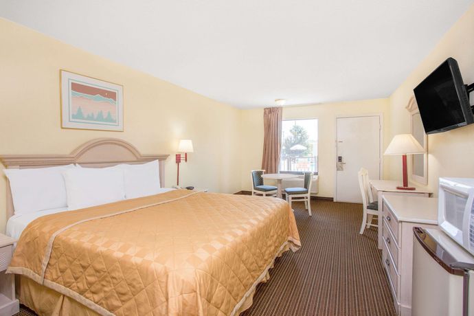 Imagen de la habitación del Hotel Days Inn By Wyndham Spartanburg Waccamaw. Foto 5