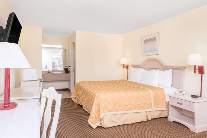 Imagen de la habitación del Hotel Days Inn By Wyndham Spartanburg Waccamaw. Foto 6