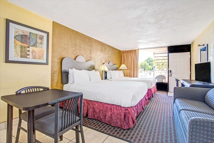 Imagen de la habitación del Hotel Days Inn By Wyndham St. Petersburg Central. Foto 7