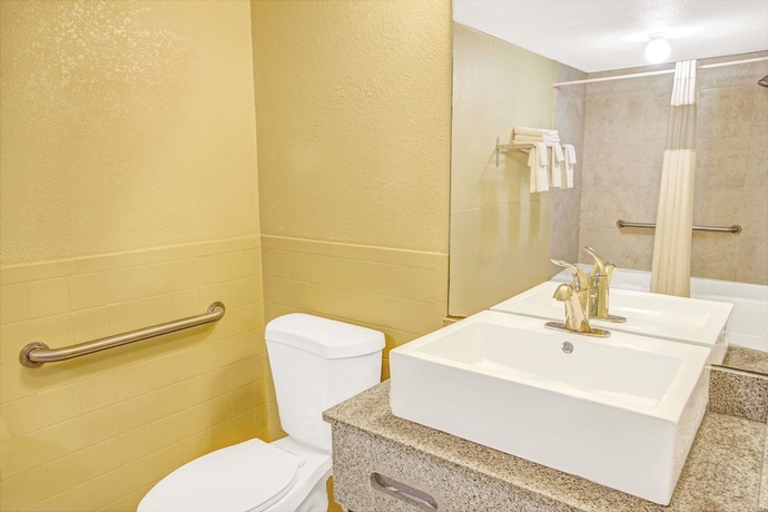 Imagen de la habitación del Hotel Days Inn By Wyndham St. Petersburg Central. Foto 12