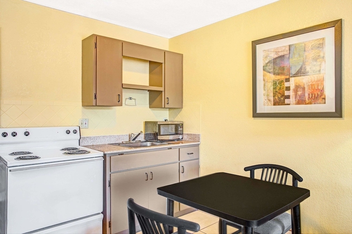 Imagen de la habitación del Hotel Days Inn By Wyndham St. Petersburg Central. Foto 13