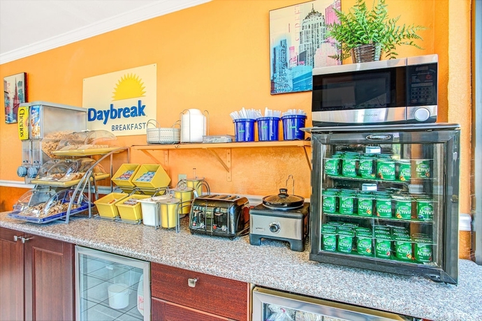 Imagen del bar/restaurante del Hotel Days Inn By Wyndham St. Petersburg Central. Foto 5