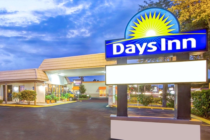 Imagen general del Hotel Days Inn By Wyndham St. Petersburg Central. Foto 4