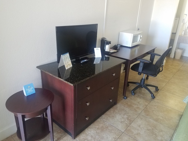 Imagen de la habitación del Hotel Days Inn By Wyndham St. Petersburg Tampa Bay Area. Foto 4