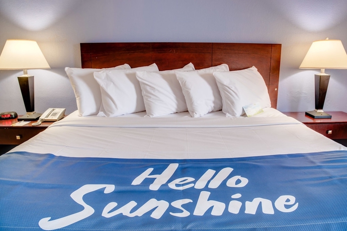 Imagen de la habitación del Hotel Days Inn By Wyndham St. Petersburg Tampa Bay Area. Foto 9