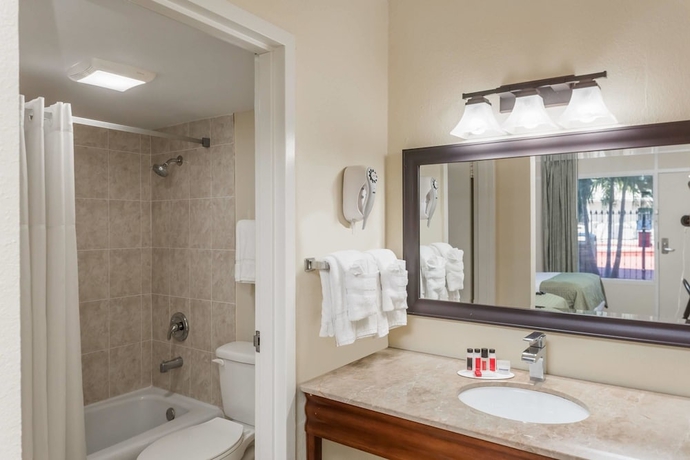 Imagen de la habitación del Hotel Days Inn By Wyndham St. Petersburg Tampa Bay Area. Foto 11