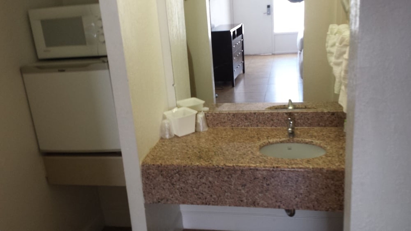 Imagen de la habitación del Hotel Days Inn By Wyndham St. Petersburg Tampa Bay Area. Foto 14