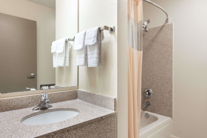 Imagen de la habitación del Hotel Days Inn By Wyndham St Peters/st Charles. Foto 10