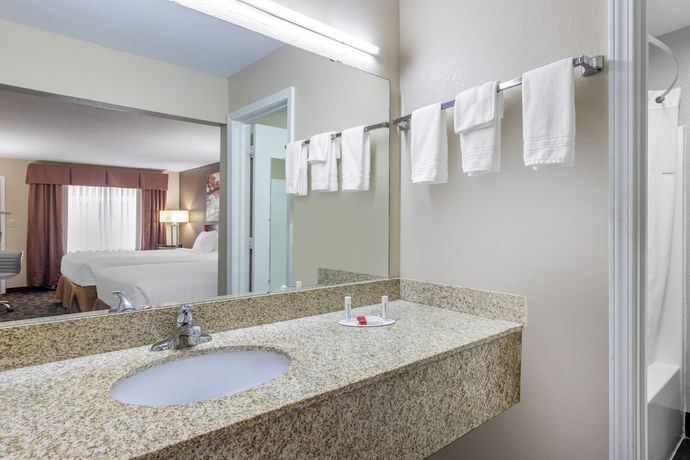 Imagen de la habitación del Hotel Days Inn By Wyndham St. Robert Waynesville/ft. Leonard Wood. Foto 18